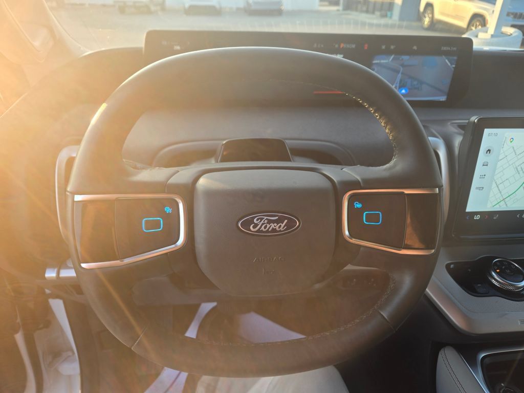 Used 2025 Ford Expedition Max Active RWD image 12