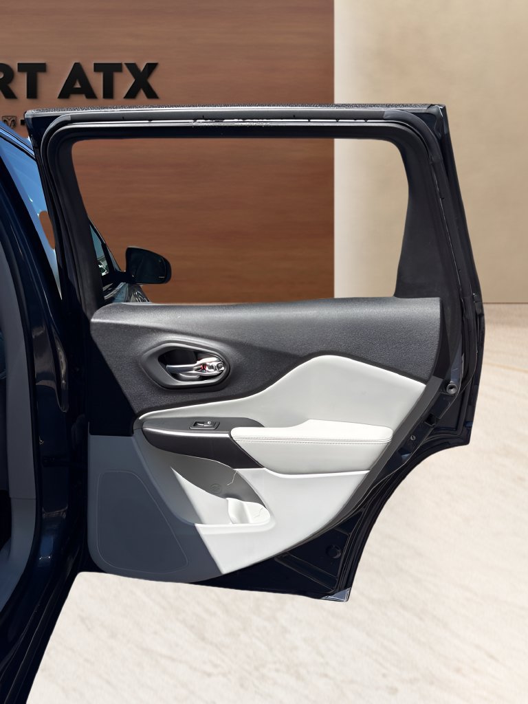 Used 2019 Jeep Cherokee Limited w/ Technology Group FWD image 16
