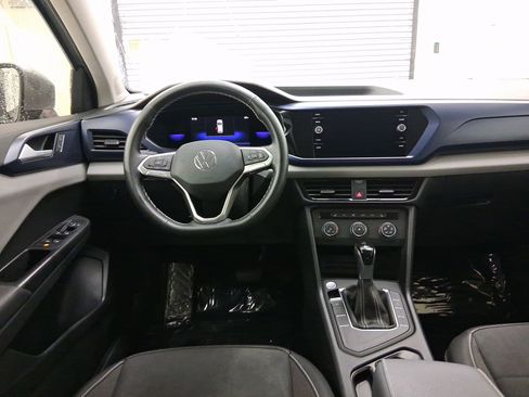 Used 2022 Volkswagen Taos SE image 4