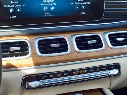 Used 2022 Mercedes-Benz GLS 450 4MATIC image 26