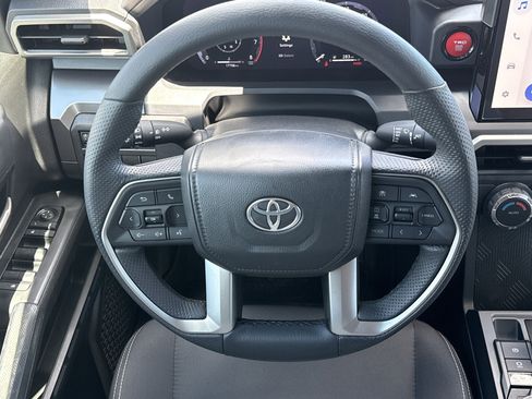 Used 2025 Toyota Tacoma TRD Off-Road AWD/4WD image 18