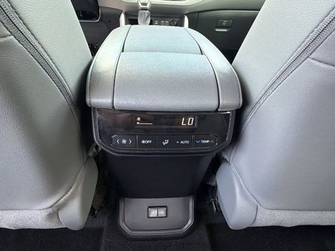 Certified 2025 Toyota Highlander XLE image 25