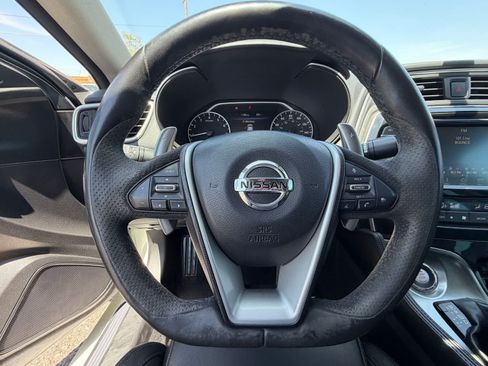 Used 2018 Nissan Maxima SR w/ Midnight Edition FWD image 10