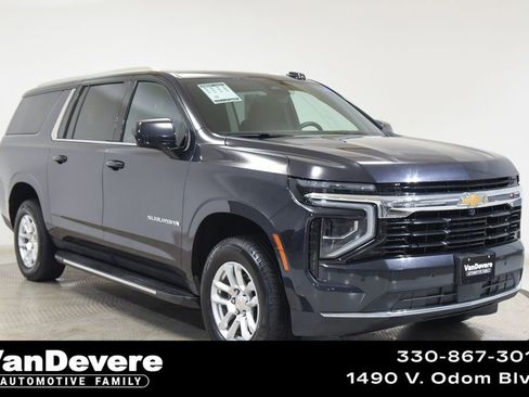 Used 2025 Chevrolet Suburban LS image 1