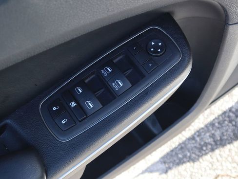 Used 2023 Chrysler 300 S image 18