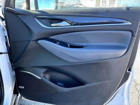 Used 2024 Buick Enclave Premium image 12