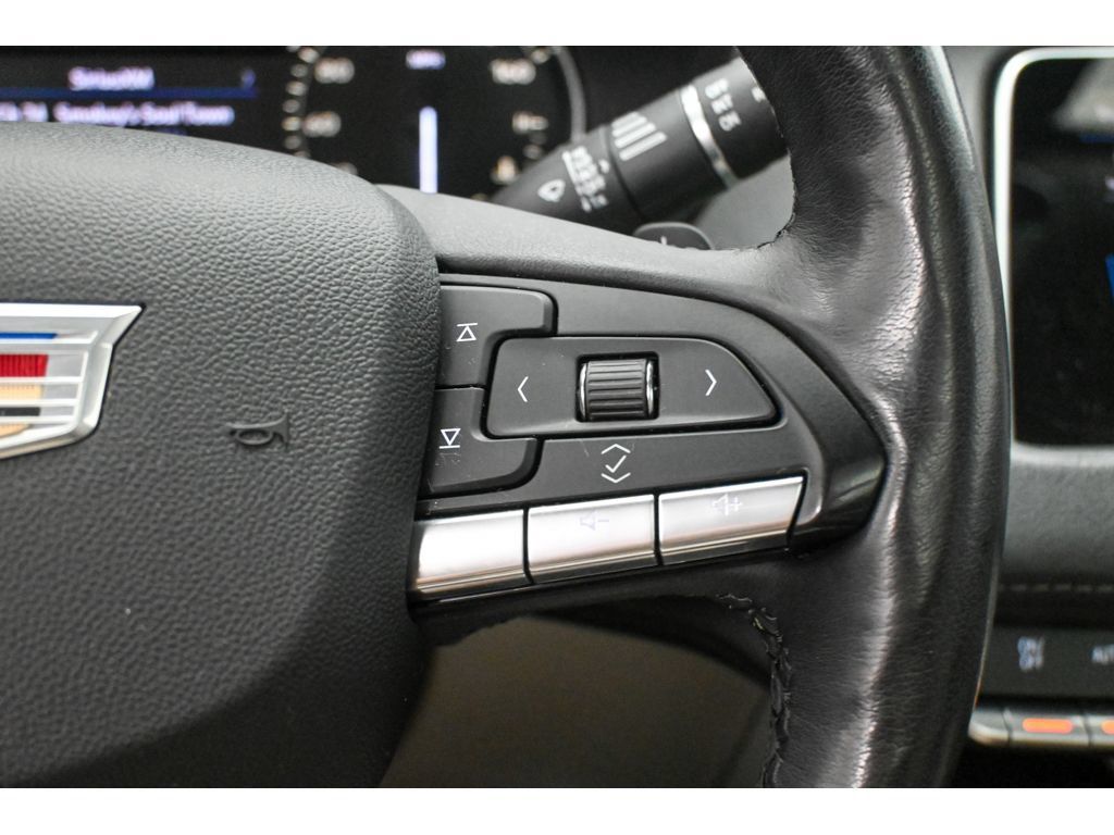 Used 2020 Cadillac XT4 Luxury w/ Cold Weather Package AWD/4WD image 39