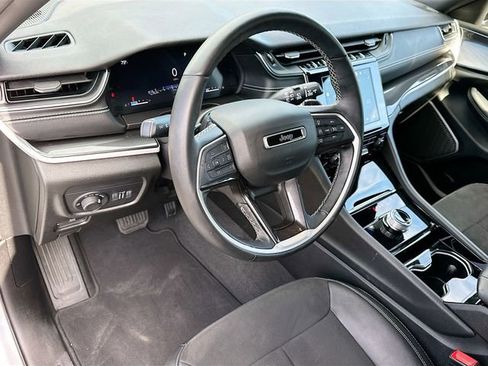 Used 2022 Jeep Grand Cherokee L Altitude image 9