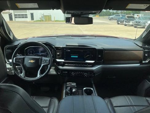 Used 2023 Chevrolet Silverado 1500 High Country w/ Z71 Off-Road Package AWD/4WD image 4