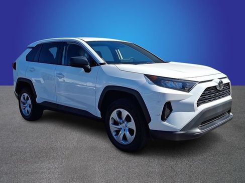 Used 2022 Toyota RAV4 LE AWD/4WD image 3