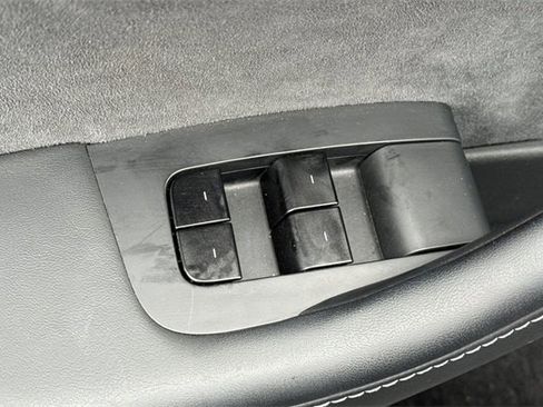 Used 2025 Tesla Model Y Long Range image 15