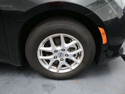 Used 2023 Chrysler Voyager LX FWD image 18