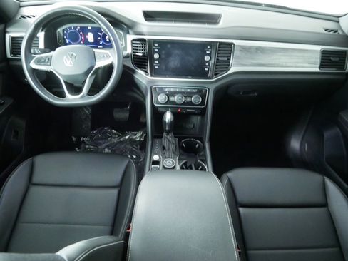 Used 2023 Volkswagen Atlas Cross Sport SE w/ Panoramic Sunroof Package image 19