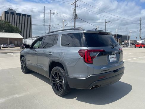 Used 2022 GMC Acadia SLT w/ Elevation Edition FWD image 3