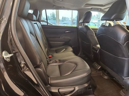 Used 2023 Toyota Highlander XLE AWD/4WD image 31