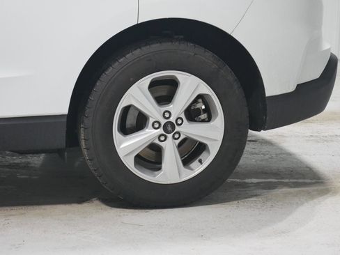 Used 2024 Ford Edge SE image 9