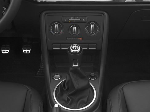 Used 2013 Volkswagen Beetle Turbo FWD image 10