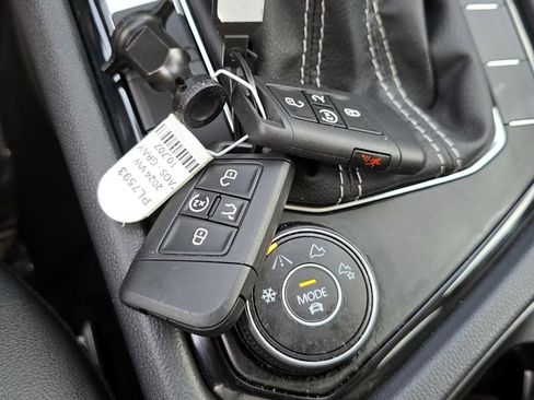 Used 2024 Volkswagen Taos SEL image 29