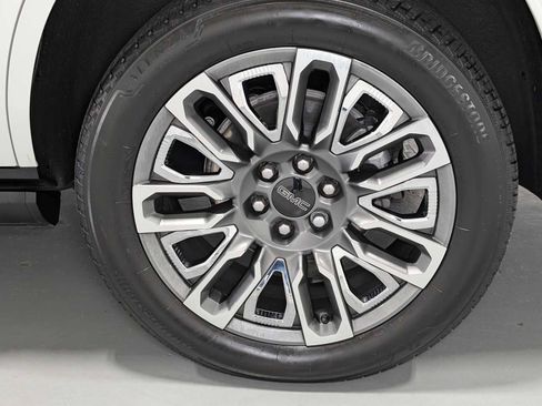 Used 2024 GMC Yukon Denali Ultimate image 3