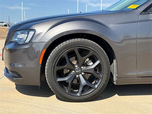 Used 2023 Chrysler 300 Touring w/ Sport Appearance Package image 5