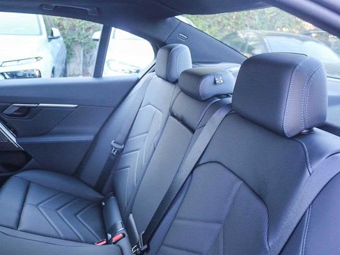 New 2026 BMW i5 eDrive40 w/ M Sport Package RWD image 18