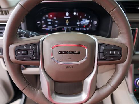 Used 2023 GMC Yukon Denali w/ Advanced Technology Package image 15