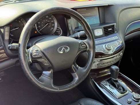 Used 2011 INFINITI M37 w/ Premium Pkg image 17