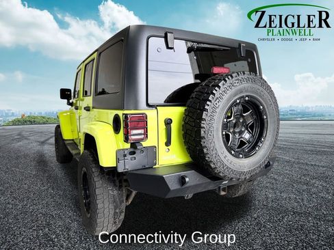 Used 2017 Jeep Wrangler Unlimited Sahara w/ Dual Top Group AWD/4WD image 4