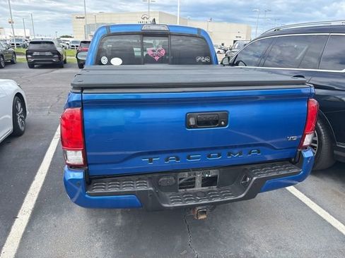 Used 2016 Toyota Tacoma TRD Sport AWD/4WD image 5