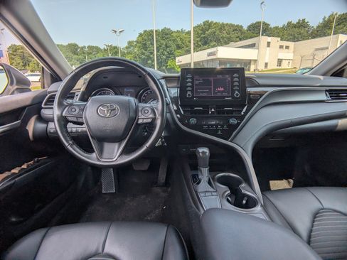 Used 2024 Toyota Camry SE w/ Cold Weather Package FWD image 16