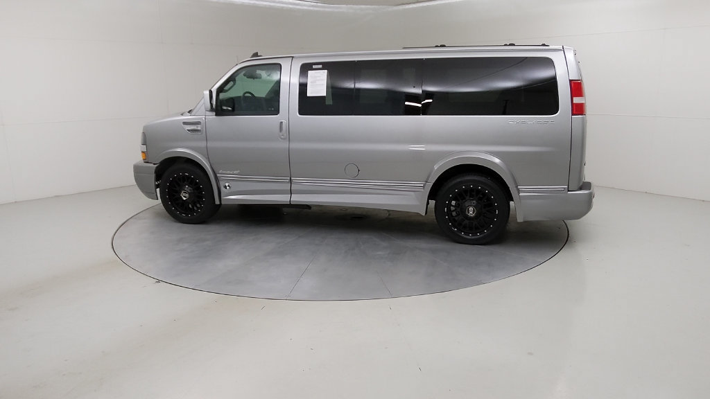 Used 2020 Chevrolet Express 2500 w/ Enhanced Convenience Package RWD image 16
