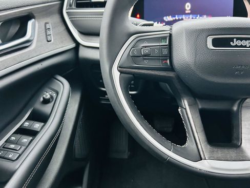 Used 2023 Jeep Grand Cherokee L Limited w/ Black Appearance Package image 19