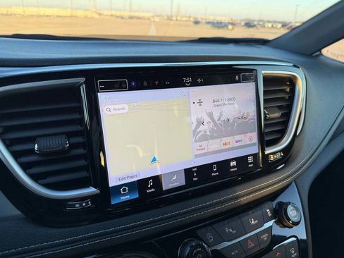 New 2026 Chrysler Pacifica Limited image 34