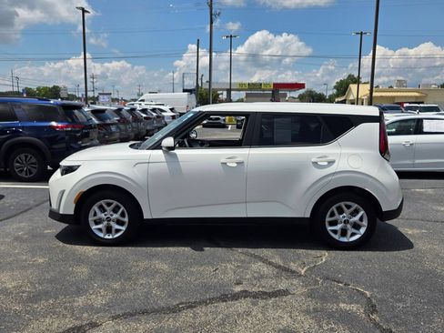 Used 2025 Kia Soul LX w/ LX Technology Package FWD image 4