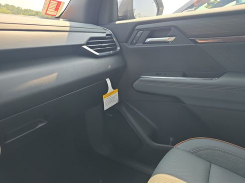 New 2026 GMC Acadia AT4 w/ Luxury Package AWD/4WD image 42