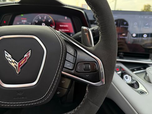 Used 2024 Chevrolet Corvette Stingray Premium Conv w/ Z51 Performance Package image 24