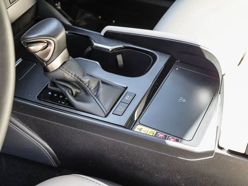 Used 2025 Lexus ES 300h w/ Premium Package FWD image 22