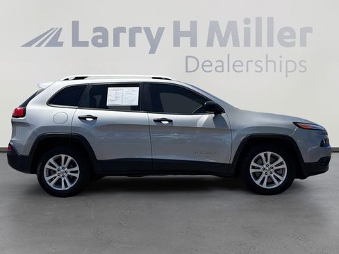 Used 2015 Jeep Cherokee Sport FWD image 7
