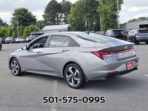 Used 2023 Hyundai Elantra SEL w/ Convenience Package FWD image 3