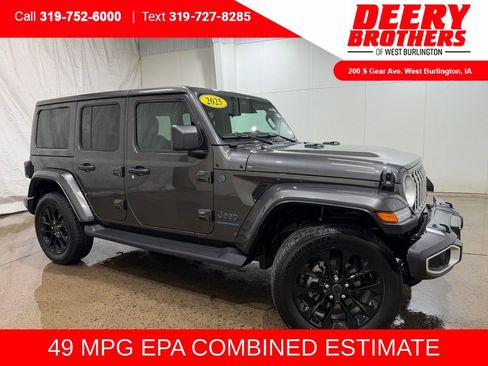 Used 2025 Jeep Wrangler Unlimited Sahara AWD/4WD image 1