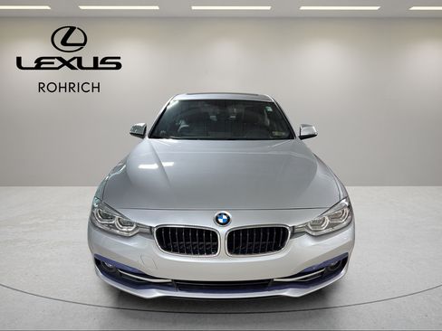 Used 2018 BMW 330i xDrive Sedan w/ Convenience Package AWD/4WD image 2
