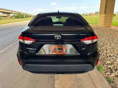 Used 2020 Toyota Corolla LE FWD image 4
