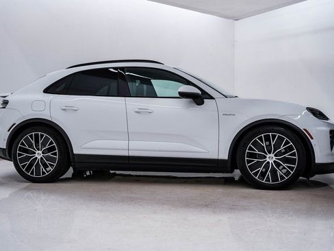Certified 2025 Porsche Macan 4S Electric AWD/4WD image 9