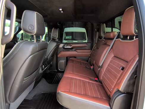 Used 2025 GMC Sierra 3500 Denali Ultimate AWD/4WD image 14