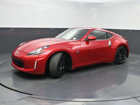 Used 2020 Nissan 370Z Coupe RWD image 15