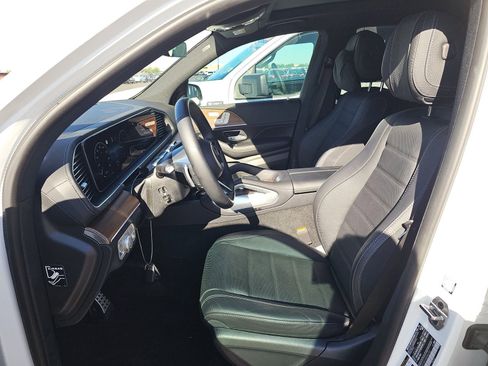 Used 2025 Mercedes-Benz GLS 450 4MATIC image 5