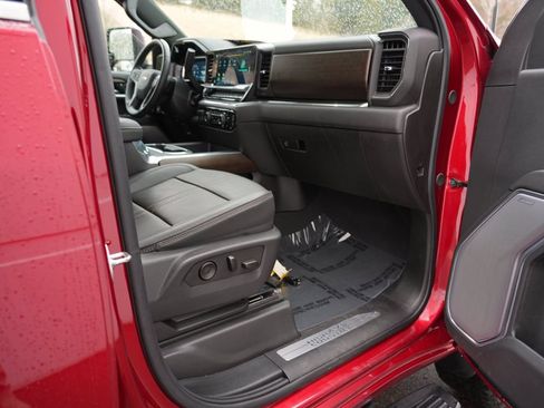 Used 2025 Chevrolet Silverado 3500 High Country w/ High Country Premium Package AWD/4WD image 32
