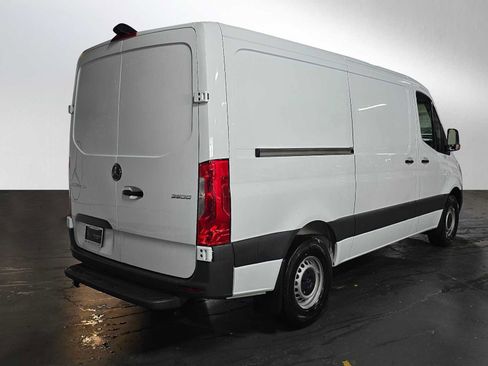Used 2025 Mercedes-Benz Sprinter 2500 image 3