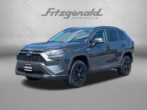 Used 2019 Toyota RAV4 LE AWD/4WD image 2