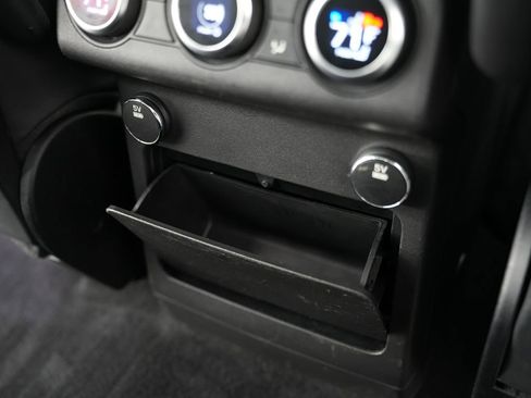 Used 2017 Land Rover Discovery HSE image 47